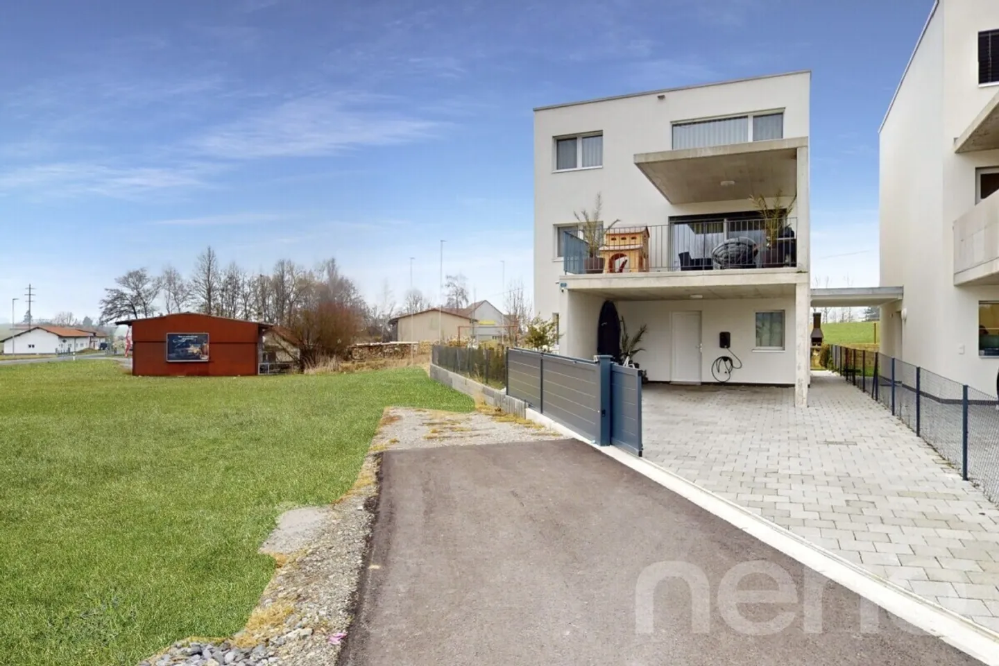 Schöne moderne Einfamilienvilla mit Garten - Foto 10 von 13