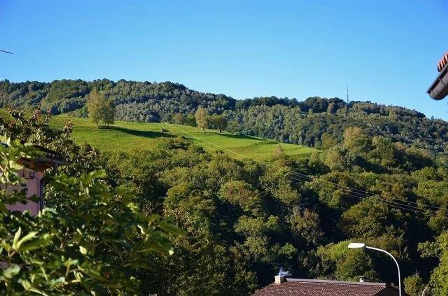 Schönes rustikales Haus mit 2 1/2 Zimmern im Dorf mit Garten und Pergola - Foto 18 von 22