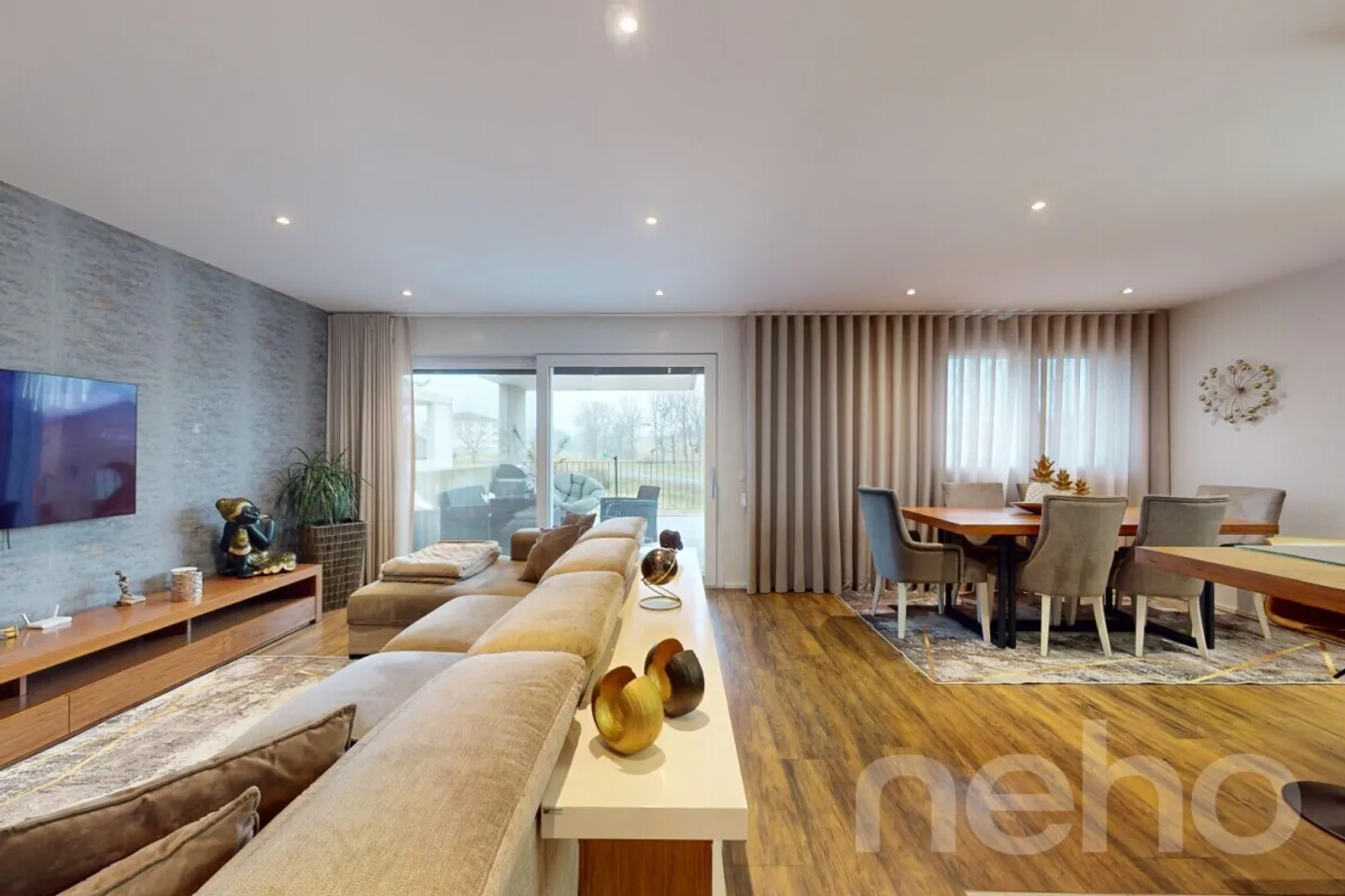 Schöne moderne Einfamilienvilla mit Garten - Foto 5 von 13