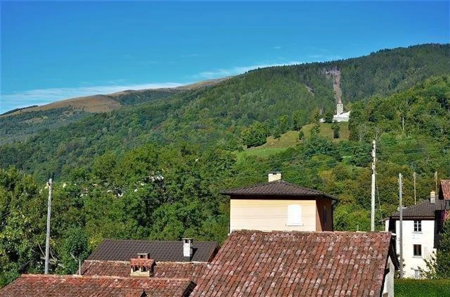 Schönes rustikales Haus mit 2 1/2 Zimmern im Dorf mit Garten und Pergola - Foto 19 von 22