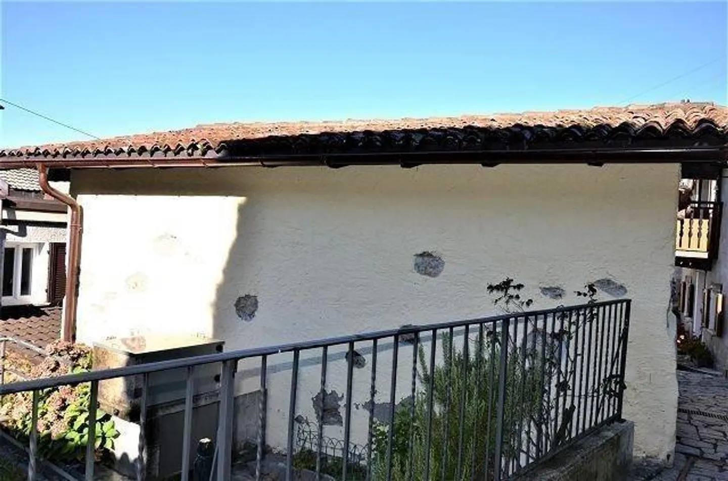 Schönes rustikales Haus mit 2 1/2 Zimmern im Dorf mit Garten und Pergola - Foto 22 von 22