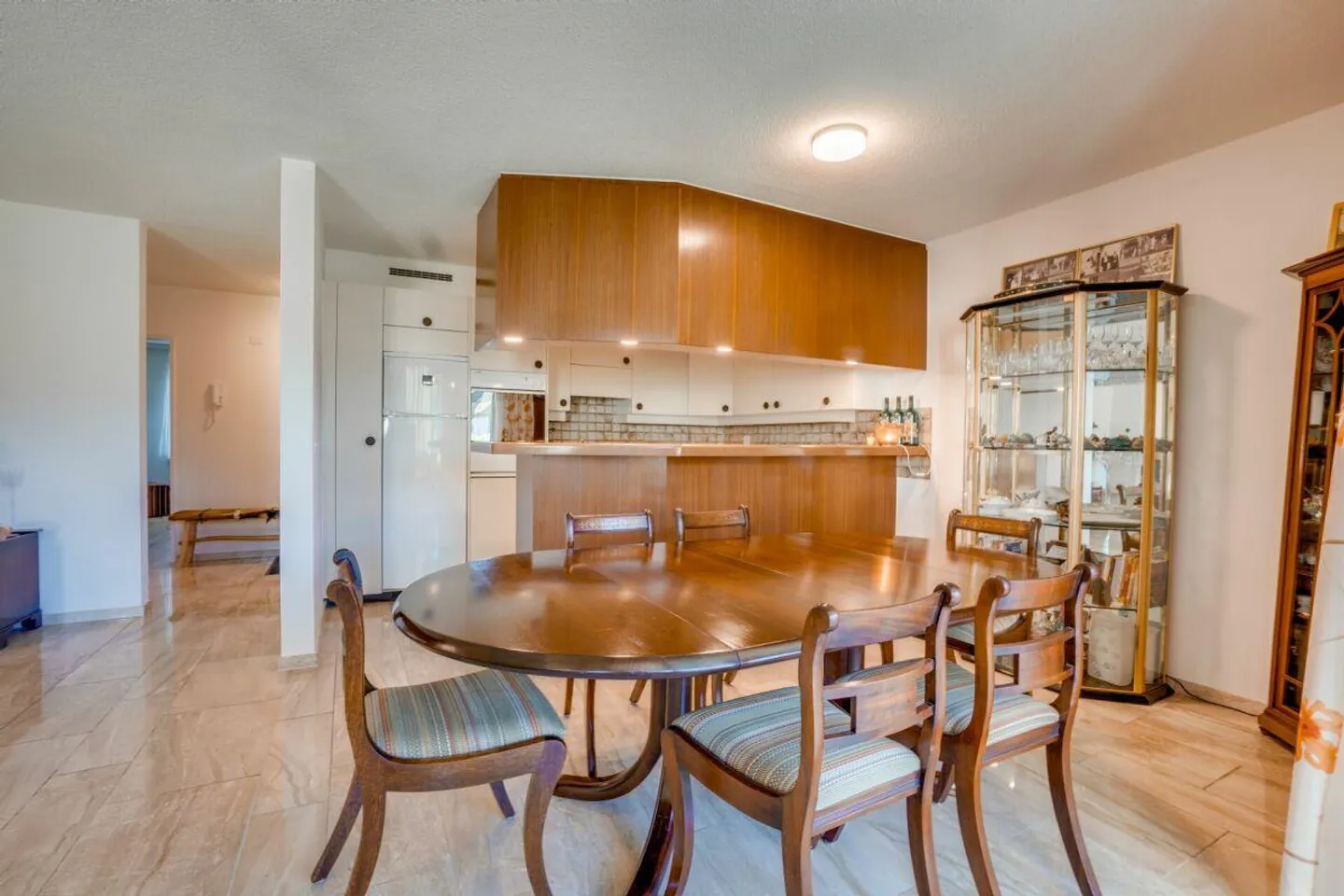 ELEGANT 4.5 ROOM FAMILY APARTMENT - Photo 6 of 10