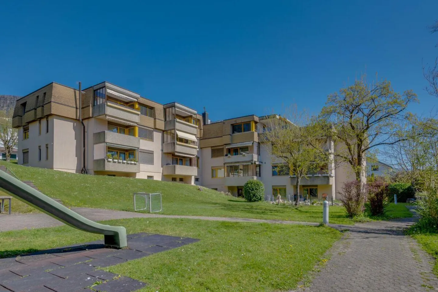 ELEGANT 4.5 ROOM FAMILY APARTMENT - Photo 10 of 10