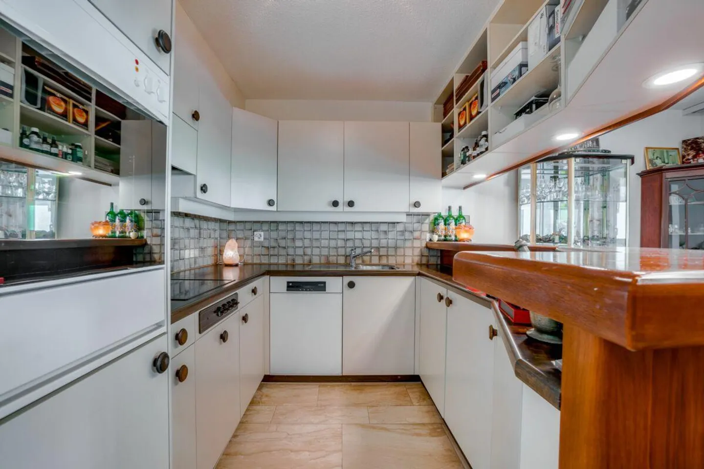 ELEGANT 4.5 ROOM FAMILY APARTMENT - Photo 7 of 10