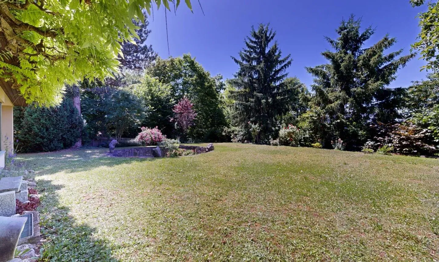 Maison individuelle spacieuse de 7,5 pièces avec jardin idyllique à Dornach - Photo 3 sur 11