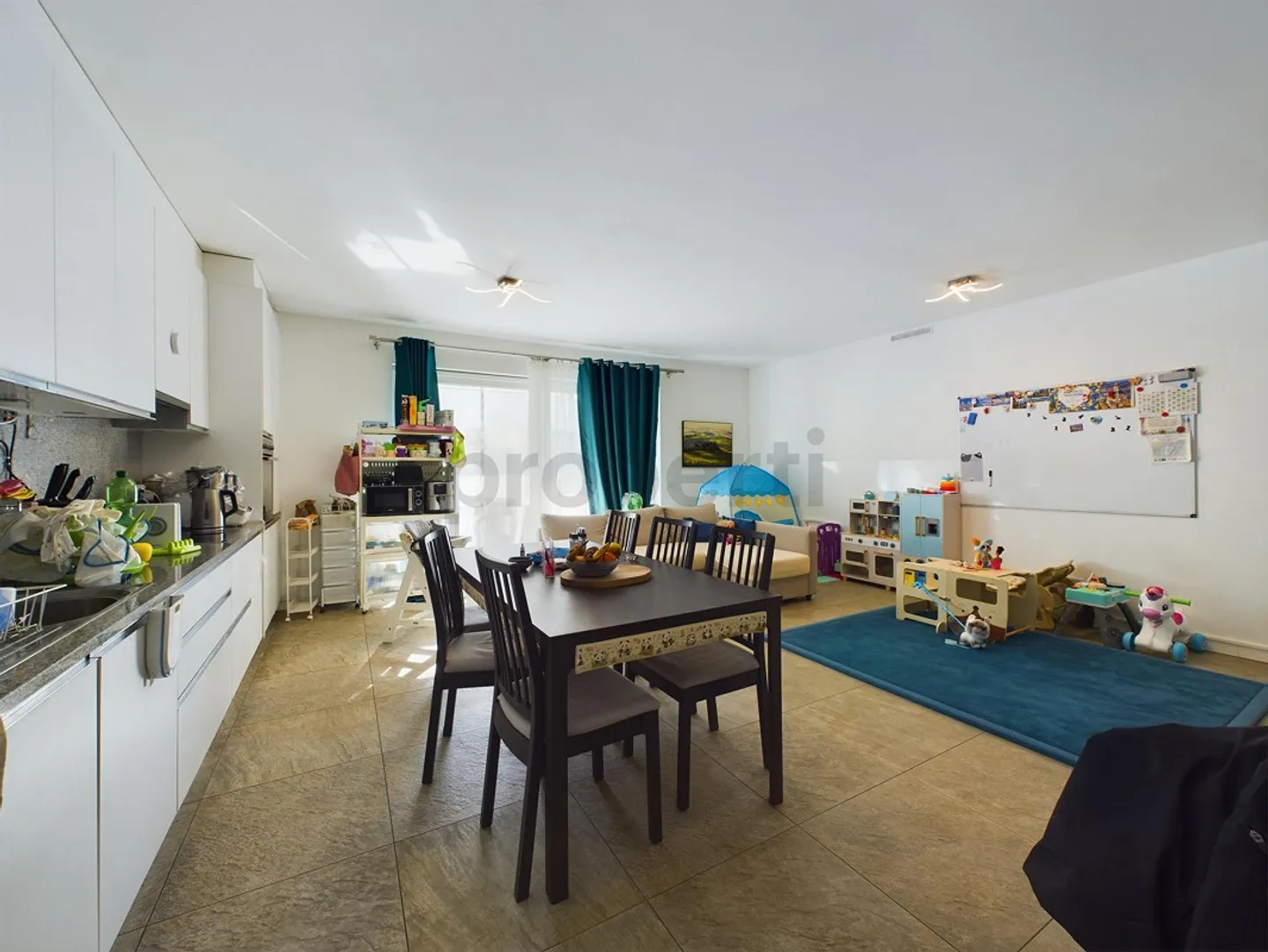 Elegant 4.5-room apartment in Bellinzona with a 30 sqm terrace - Photo 2 of 11