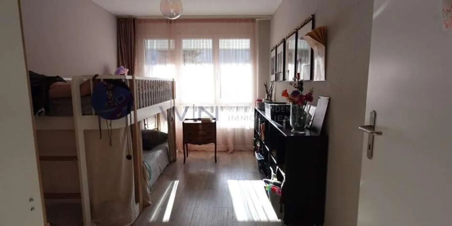 Attractive 5.5-Room House in Prime Location - Photo 5 of 11