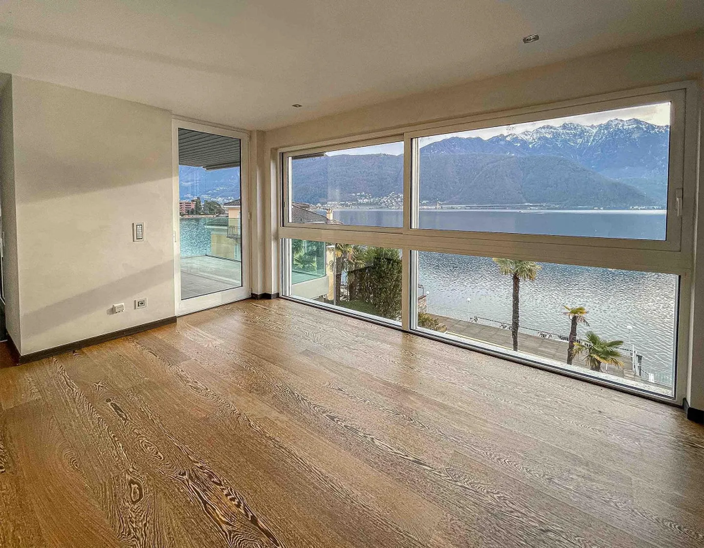Attico esclusivo con vista lago e posto barca - Foto 7 di 14