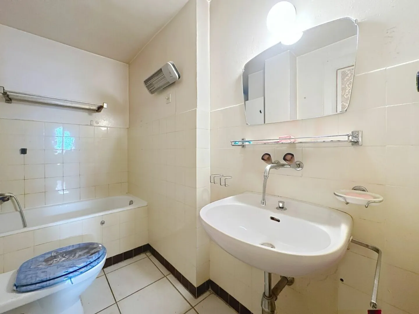 Mixed-use building for sale - Photo 17 of 26