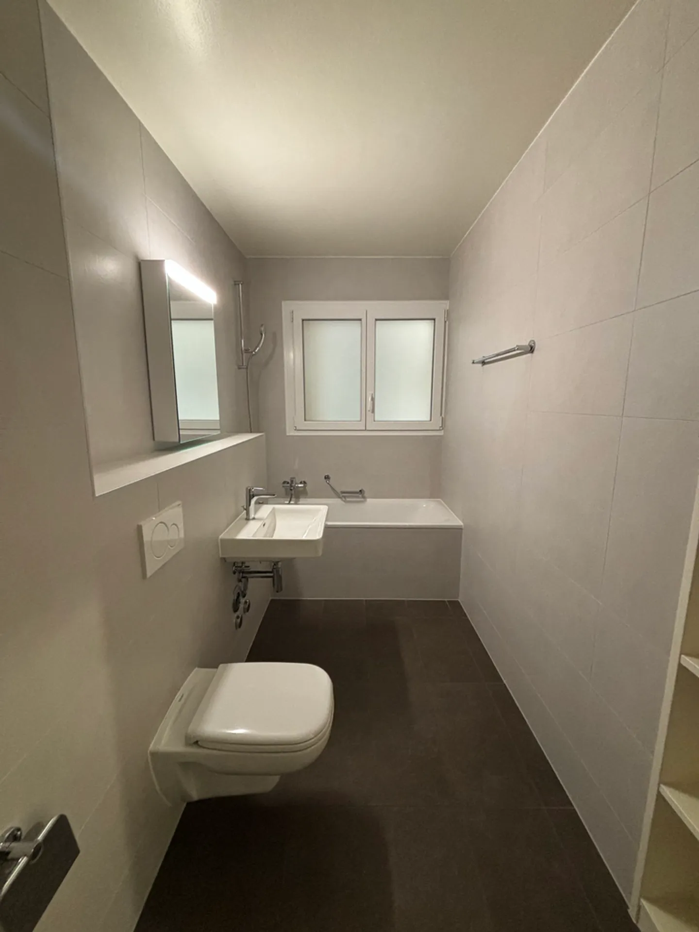 Spacious 2.5 rooms freshly renovated - Photo 5 of 5