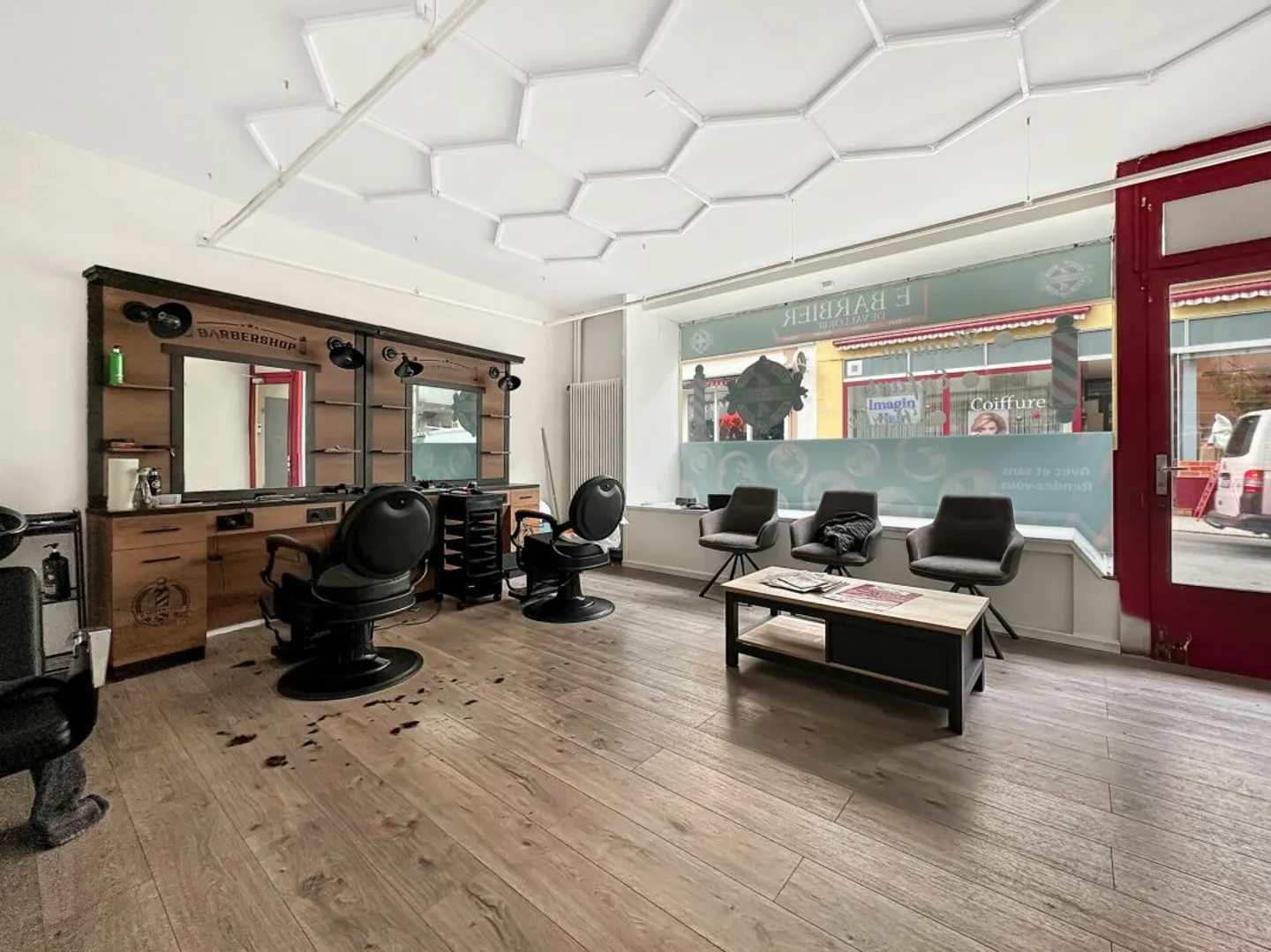 Mixed-use building for sale - Photo 23 of 26