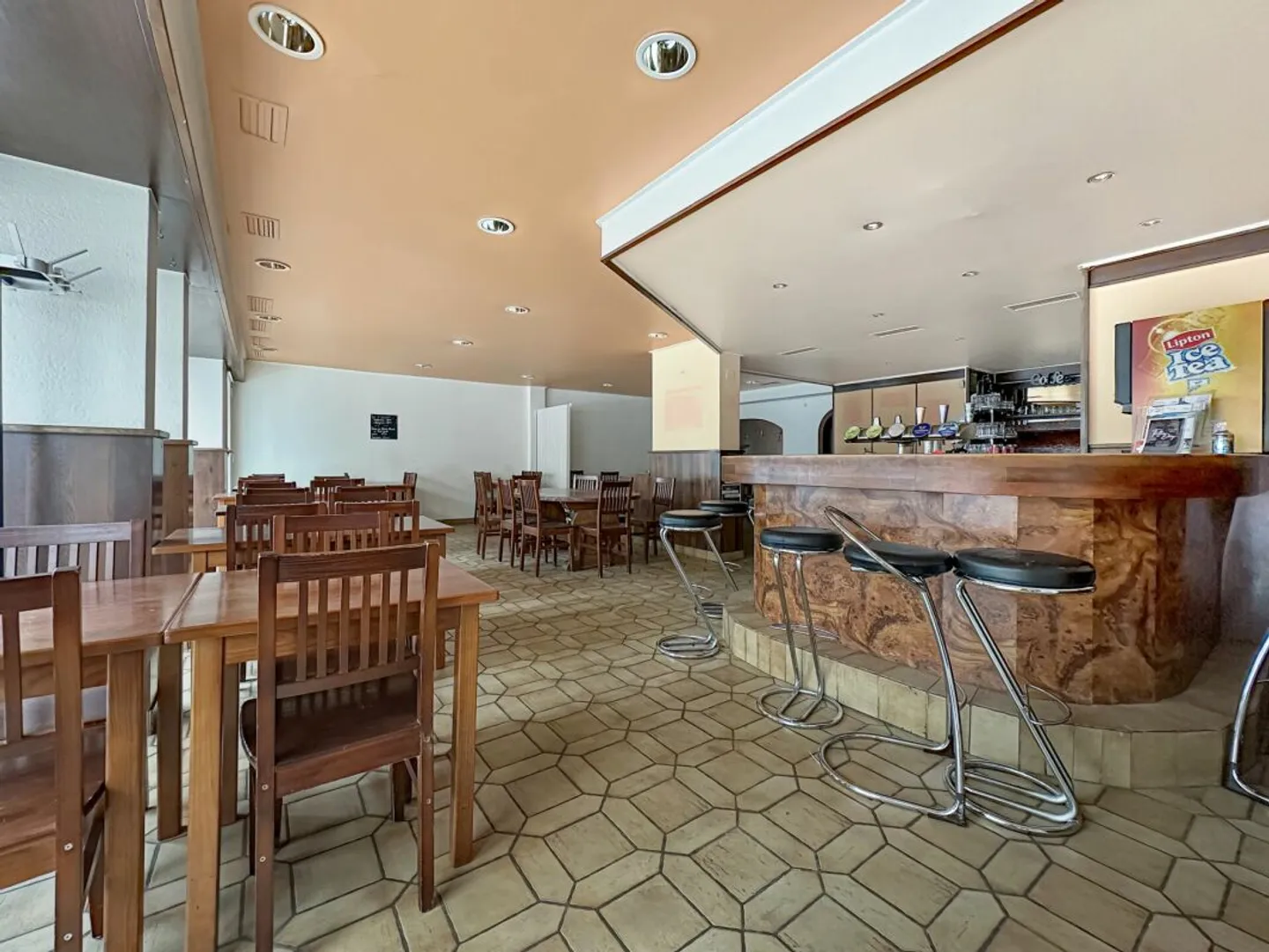 Mixed-use building for sale - Photo 24 of 26