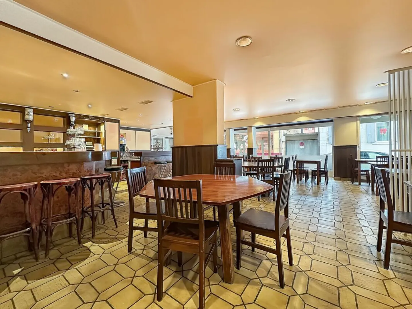 Mixed-use building for sale - Photo 25 of 26