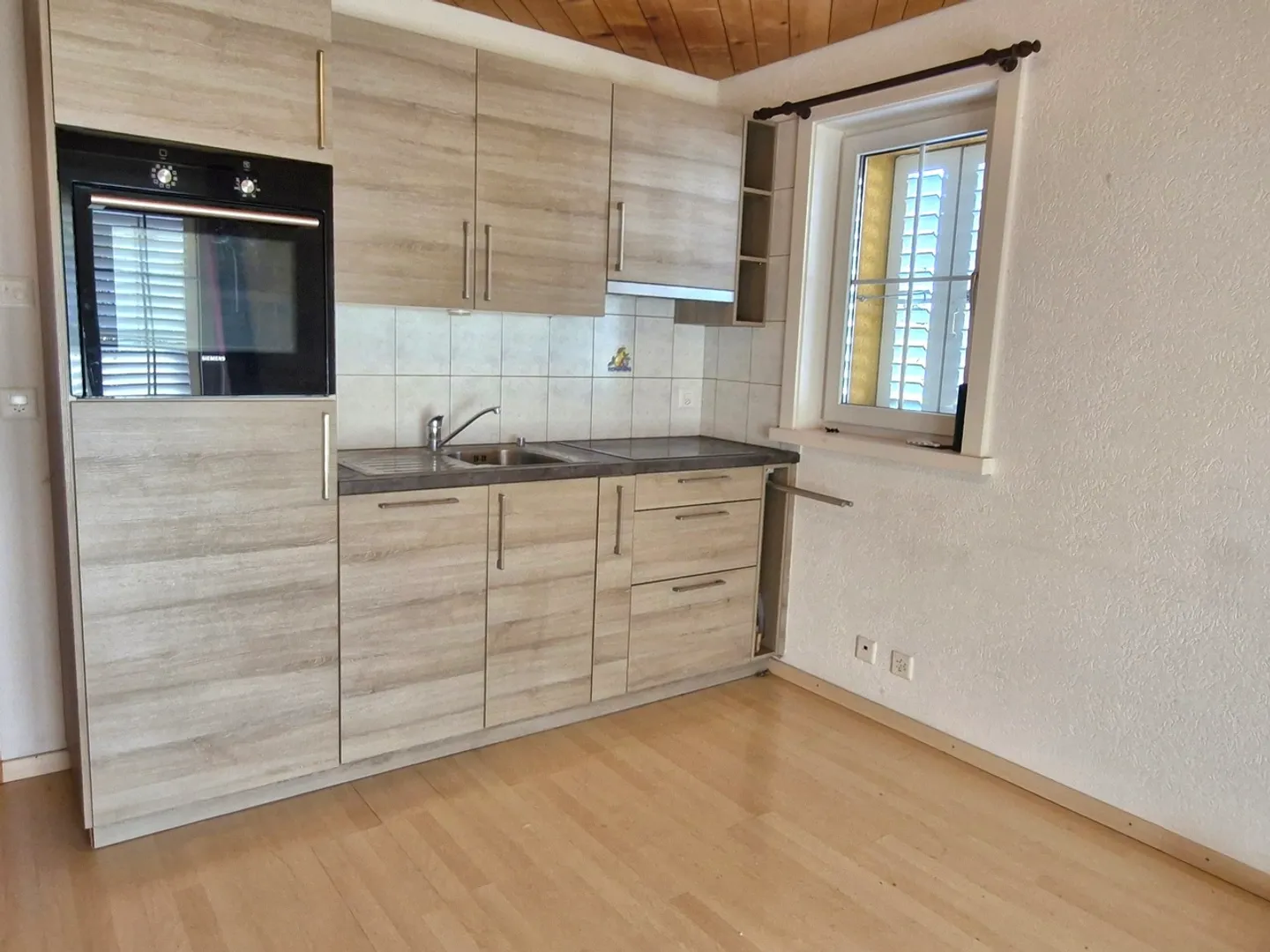 Apartment - Photo 3 of 5