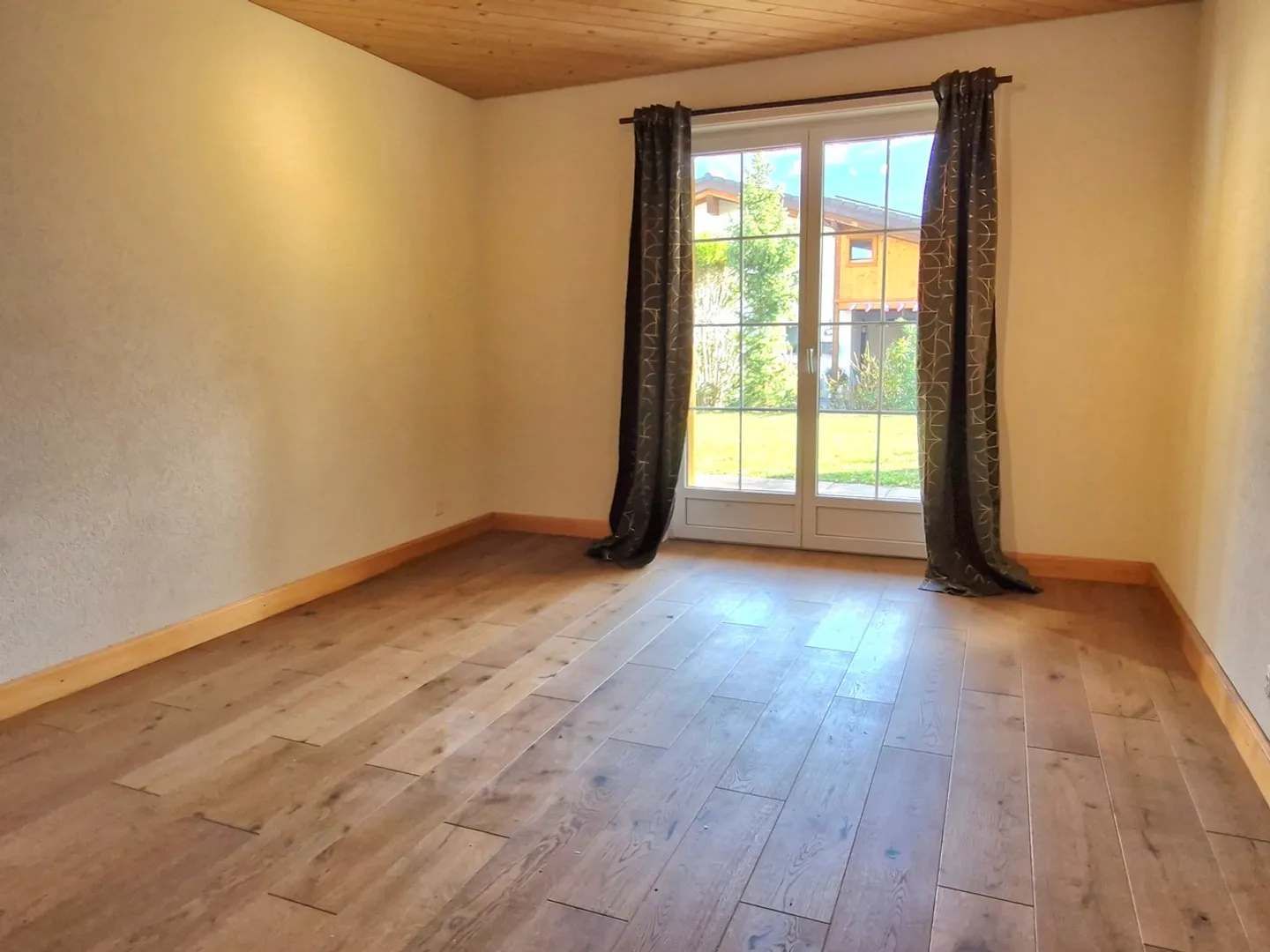 Apartment - Photo 4 of 5