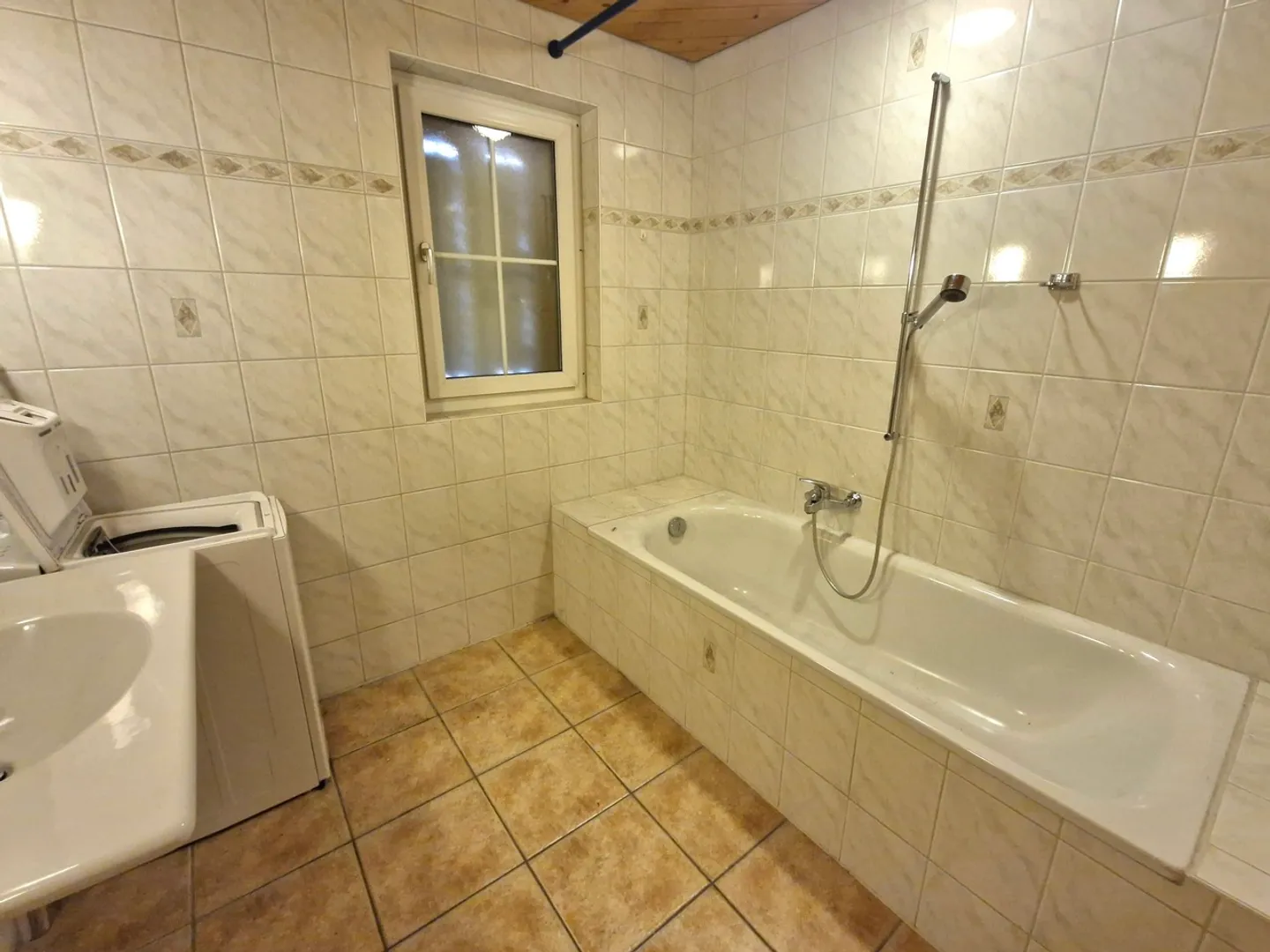 Apartment - Photo 5 of 5