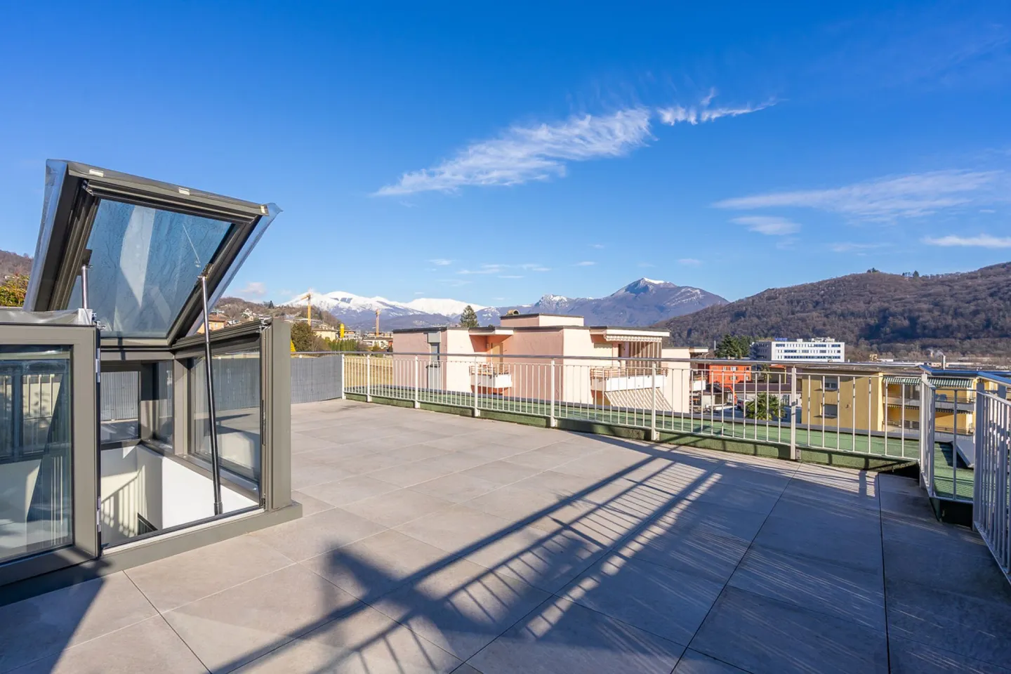 AGNO · DESIGN 2,5-ZIMMER-WOHNUNG MIT PANORAMATERRASSE - Foto 9 von 11