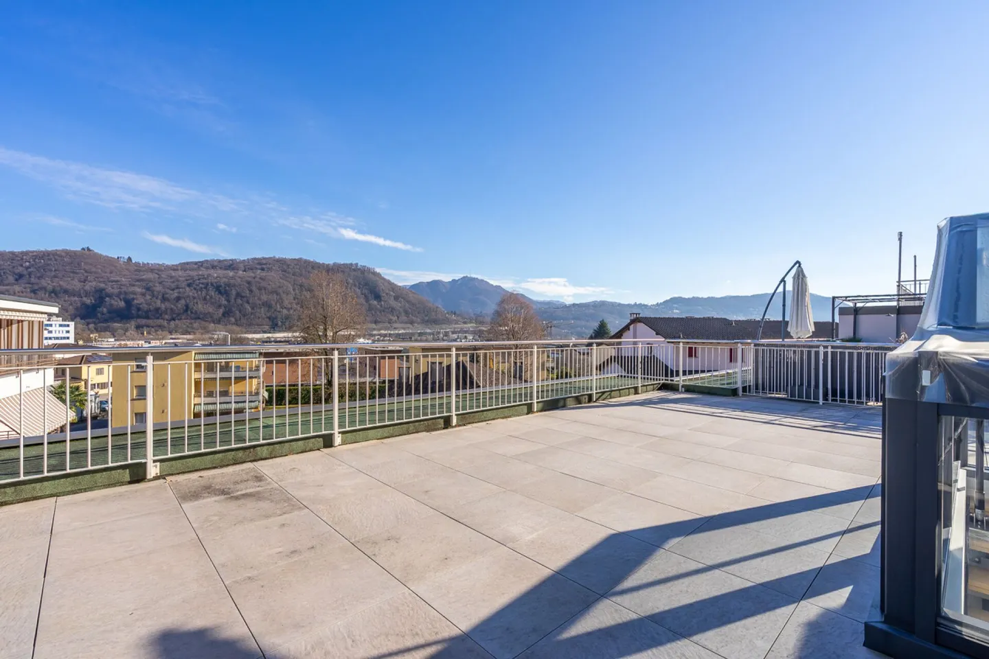 AGNO · DESIGN 2,5-ZIMMER-WOHNUNG MIT PANORAMATERRASSE - Foto 10 von 11