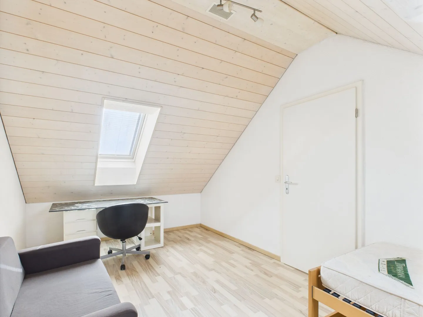 Family-friendly Minergie townhouse in Thürnen - with garden and plenty of space - Photo 10 of 13