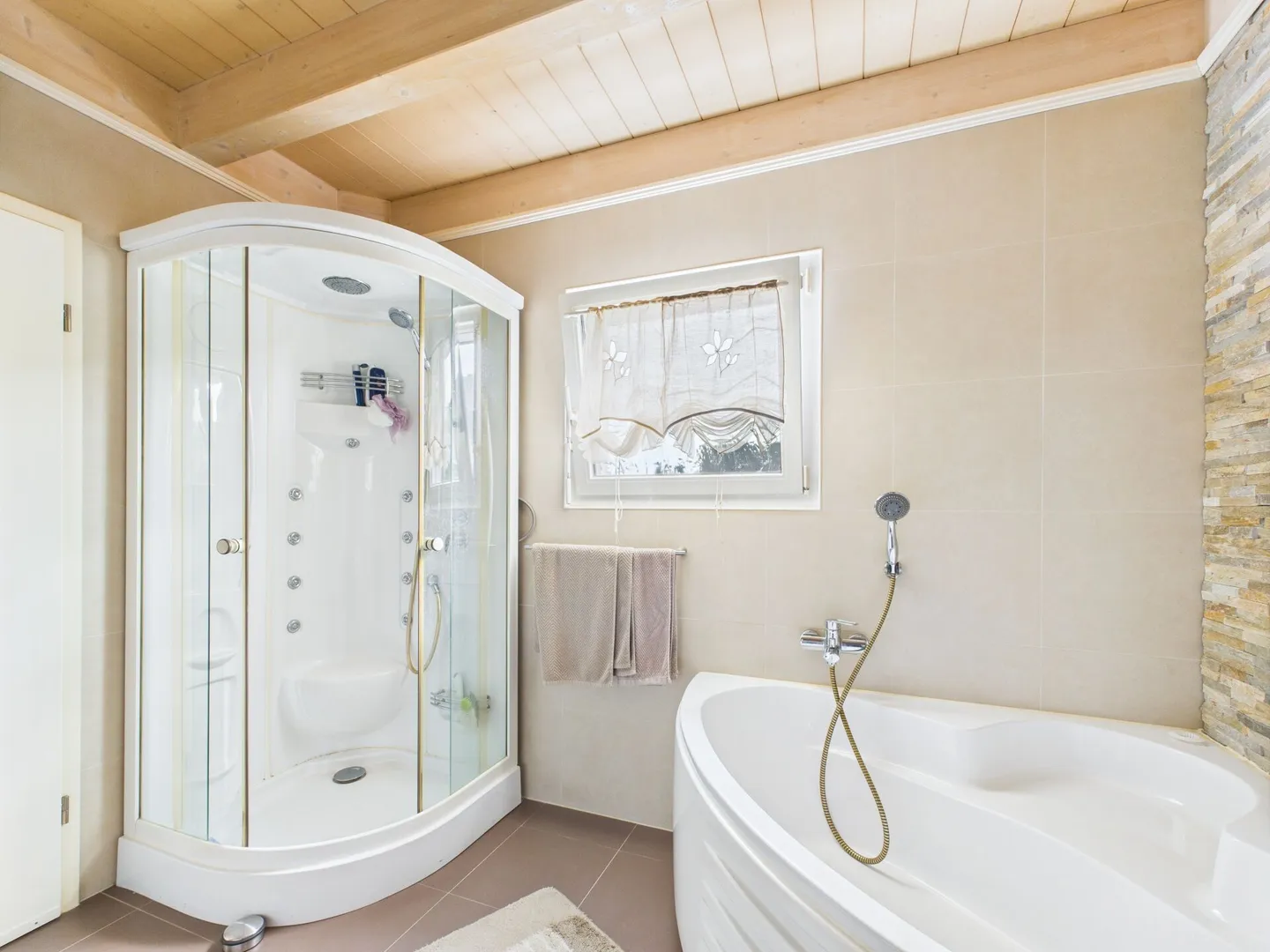 Family-friendly Minergie townhouse in Thürnen - with garden and plenty of space - Photo 11 of 13