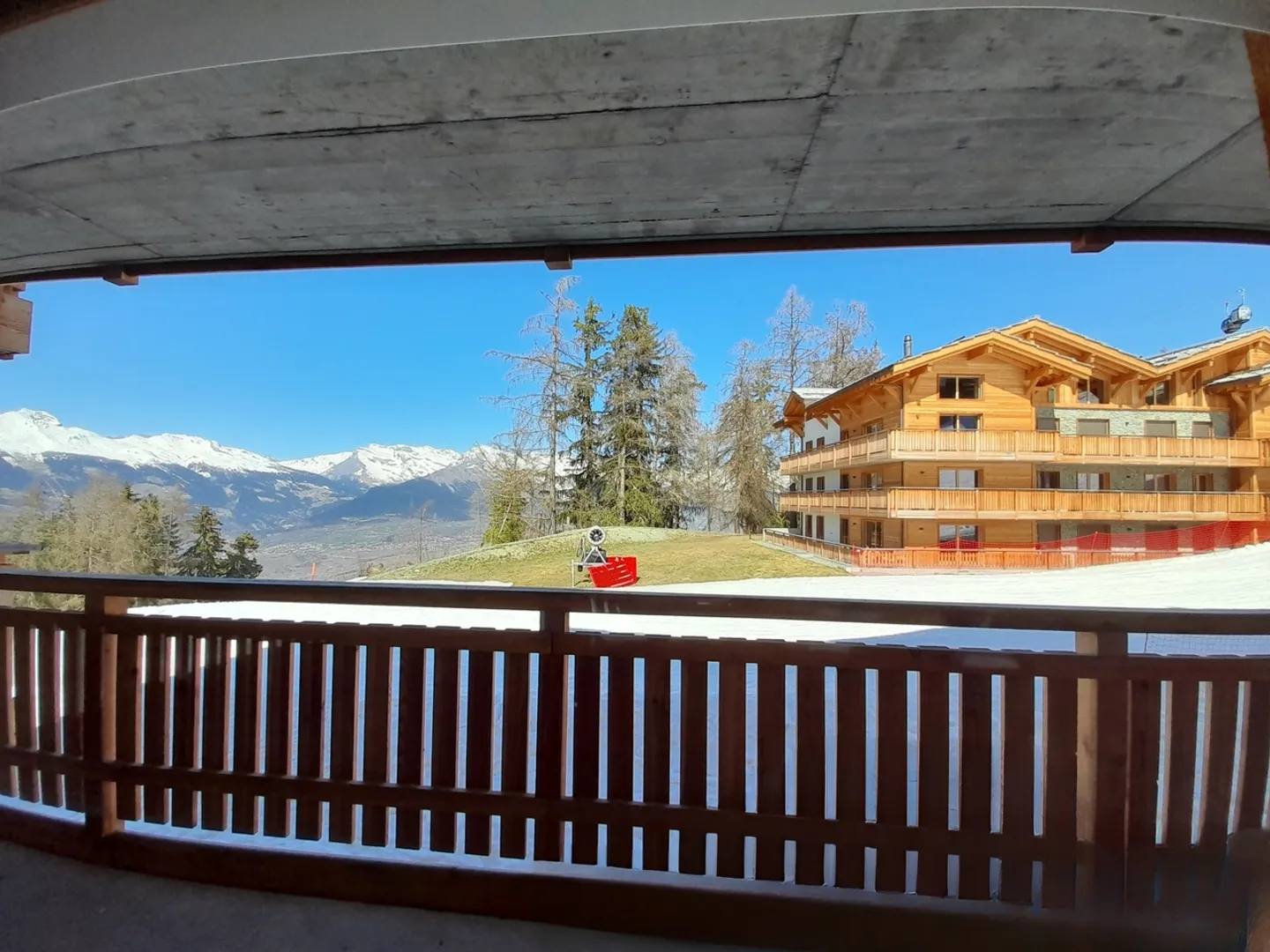 Ski-in Ski-out Apartment in Veysonnaz Floor 1 - Photo 2 of 13
