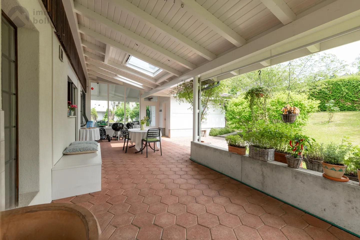 A home like no other - stylish architecture with veranda flair - Photo 3 of 16