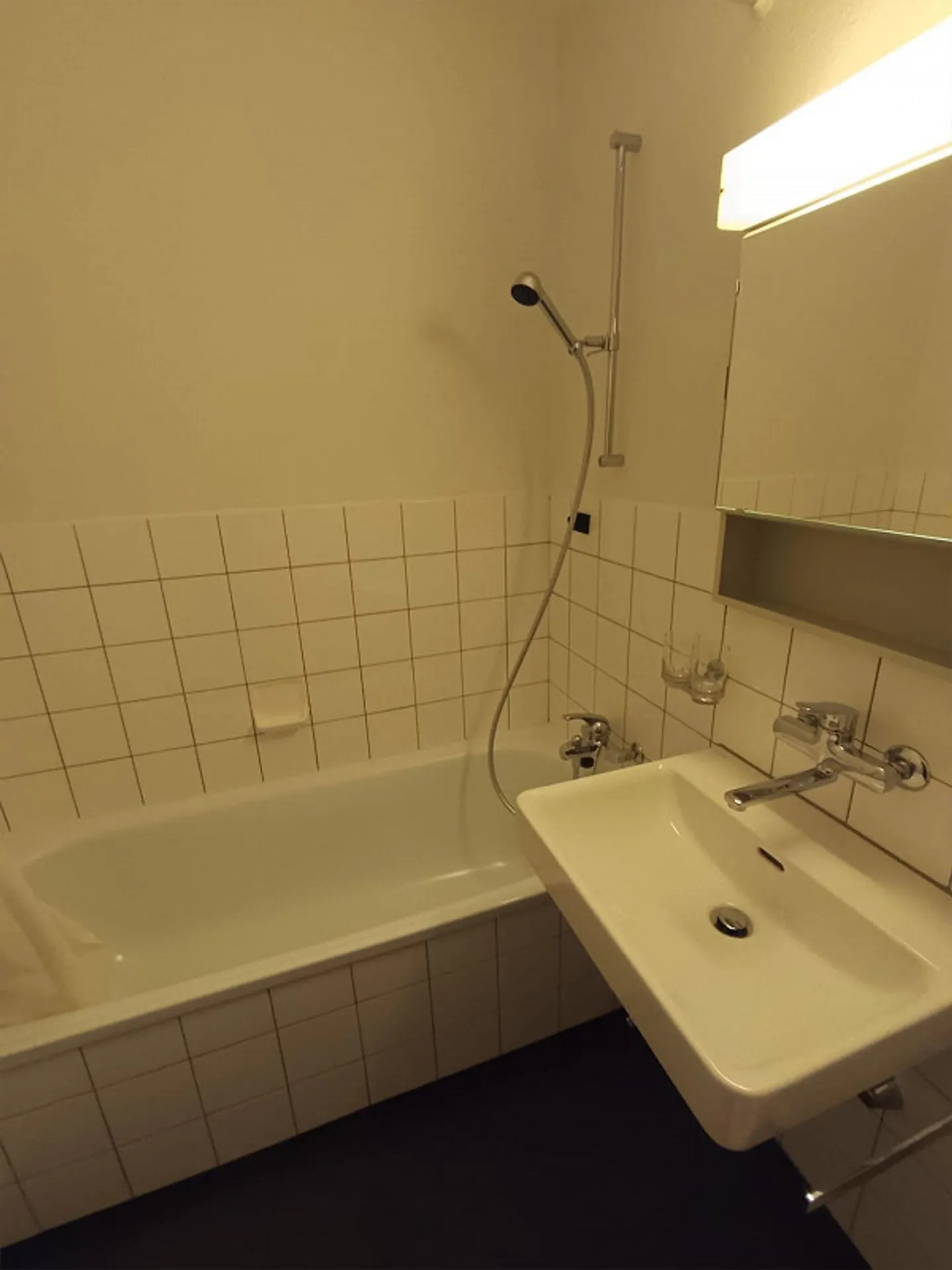 Bright and Cozy 4.5-Room Apartment in Wattwil - Photo 10 of 11