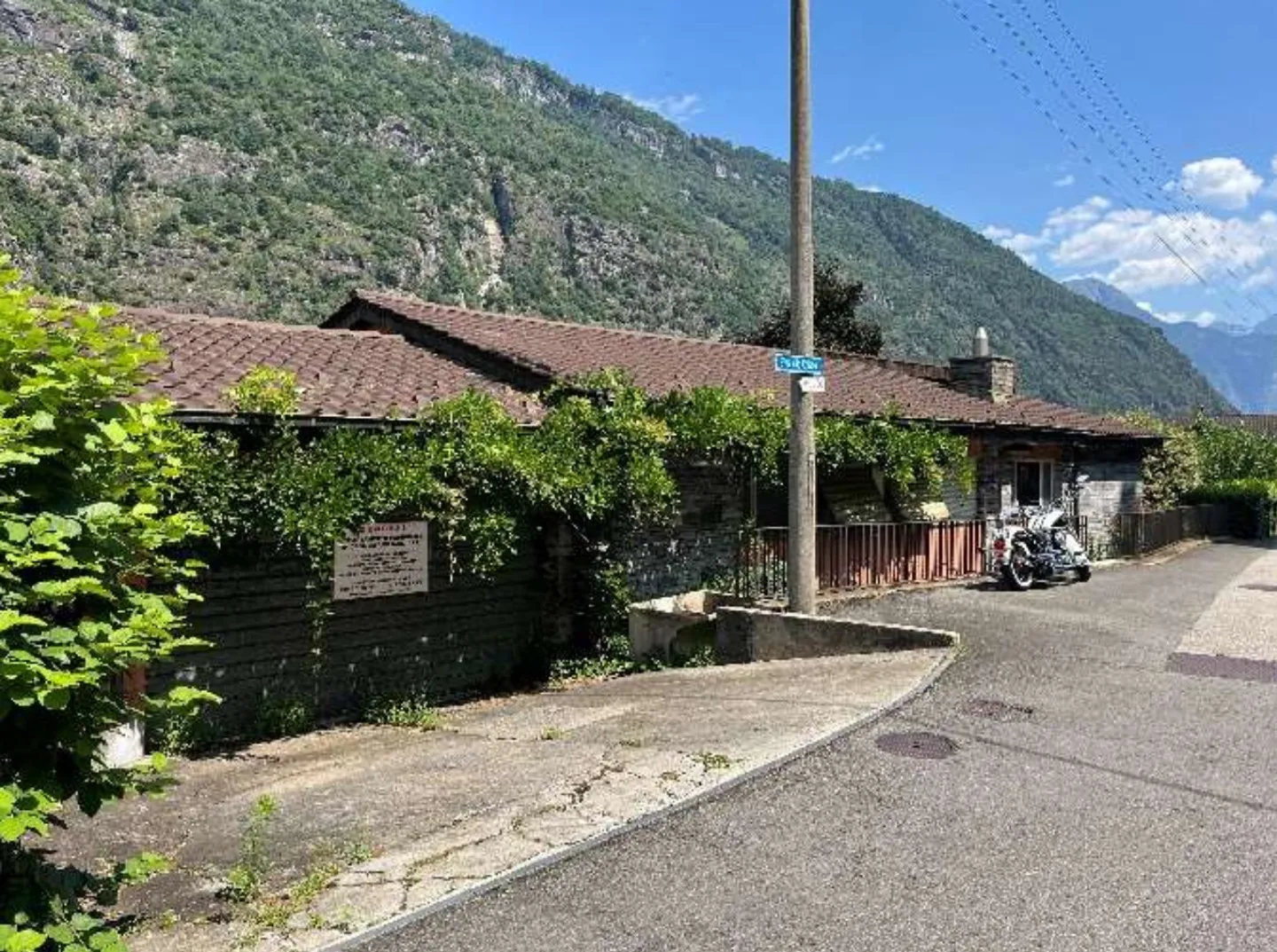 Villa spaziosa con giardino a Giornico - Foto 8 di 13