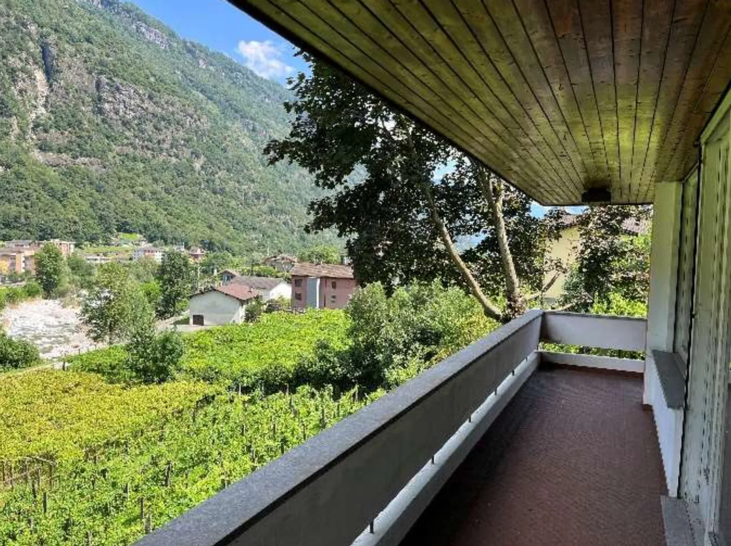 Villa spaziosa con giardino a Giornico - Foto 9 di 13