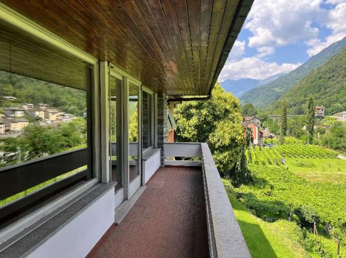 Villa spaziosa con giardino a Giornico - Foto 11 di 13