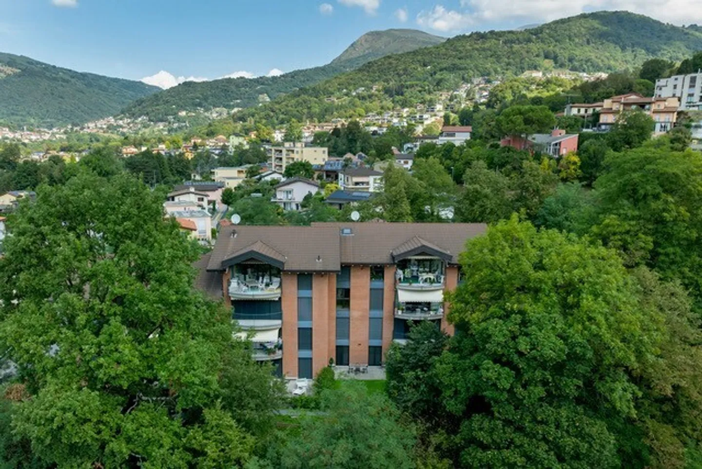 Appartement mansardé lumineux avec vue dégagée - Photo 1 sur 11