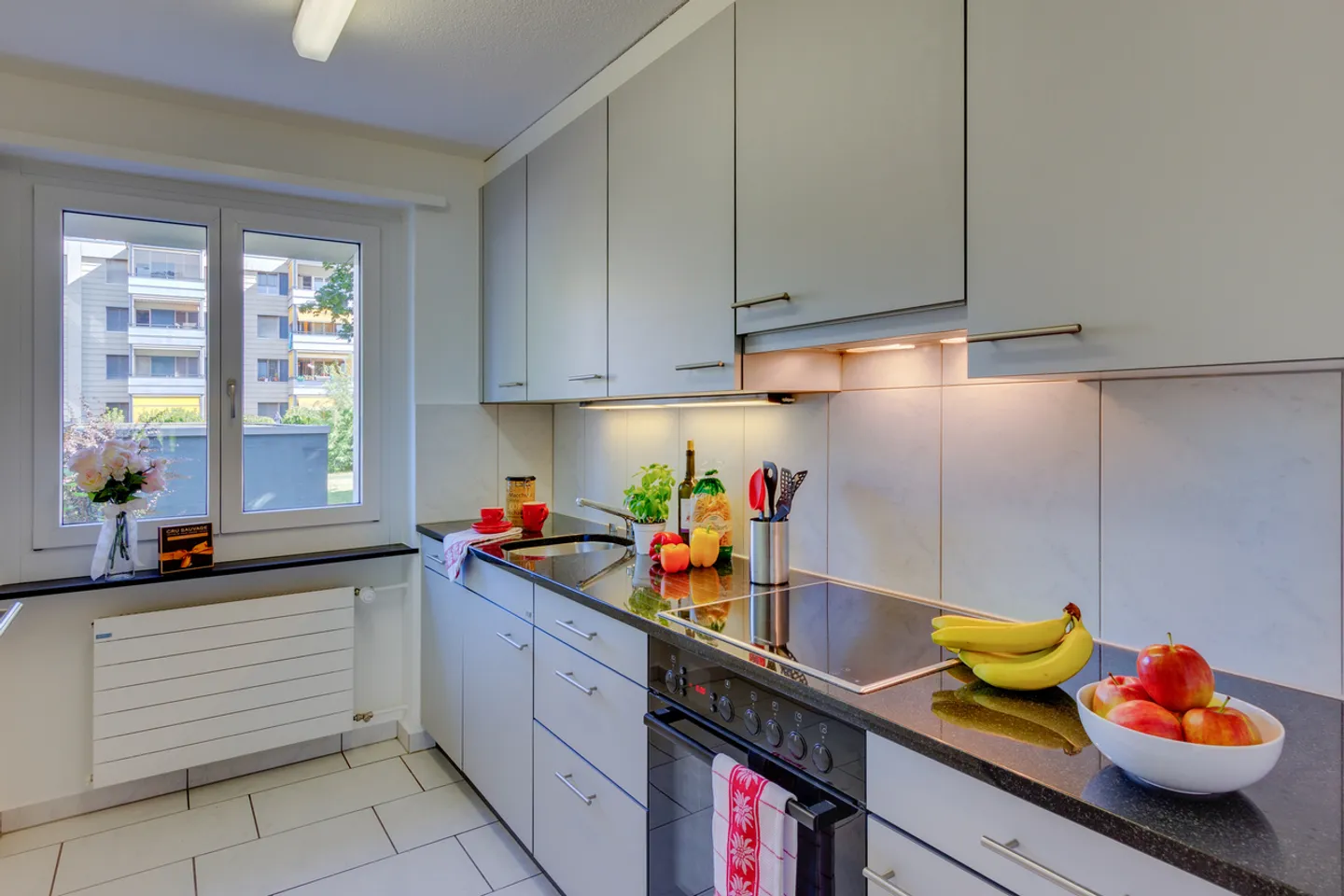 Spacious 3-room apartment in a family-friendly neighborhood! - Photo 1 of 8