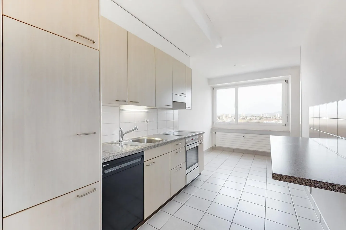 Helle Wohnung mit einem Jahr Einstellplatz gratis! - Foto 1 von 7