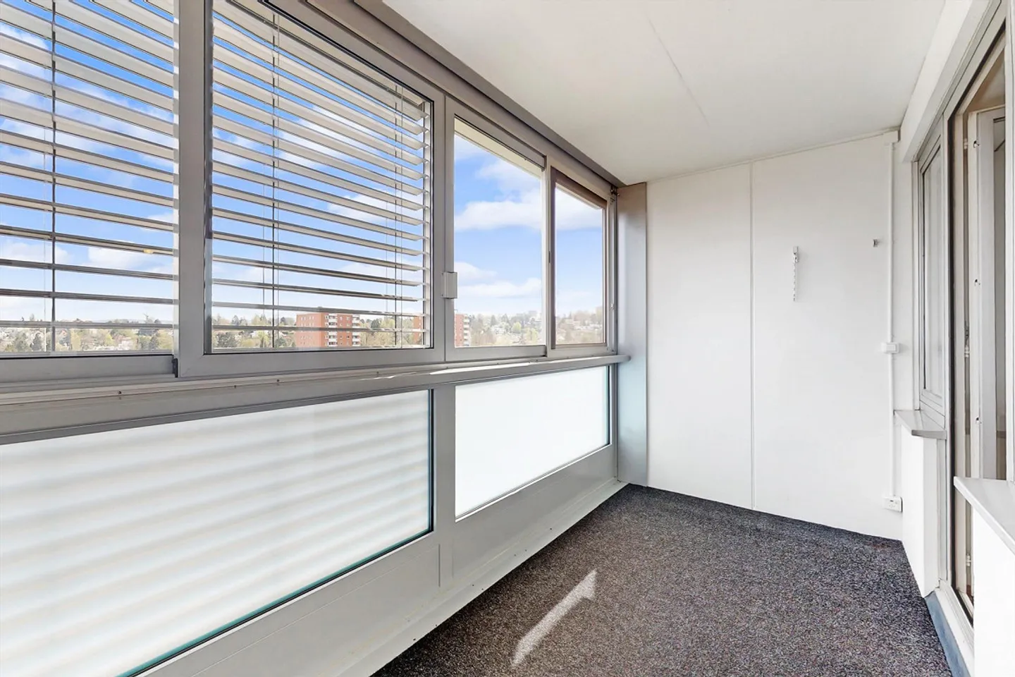 Helle Wohnung mit einem Jahr Einstellplatz gratis! - Foto 4 von 7