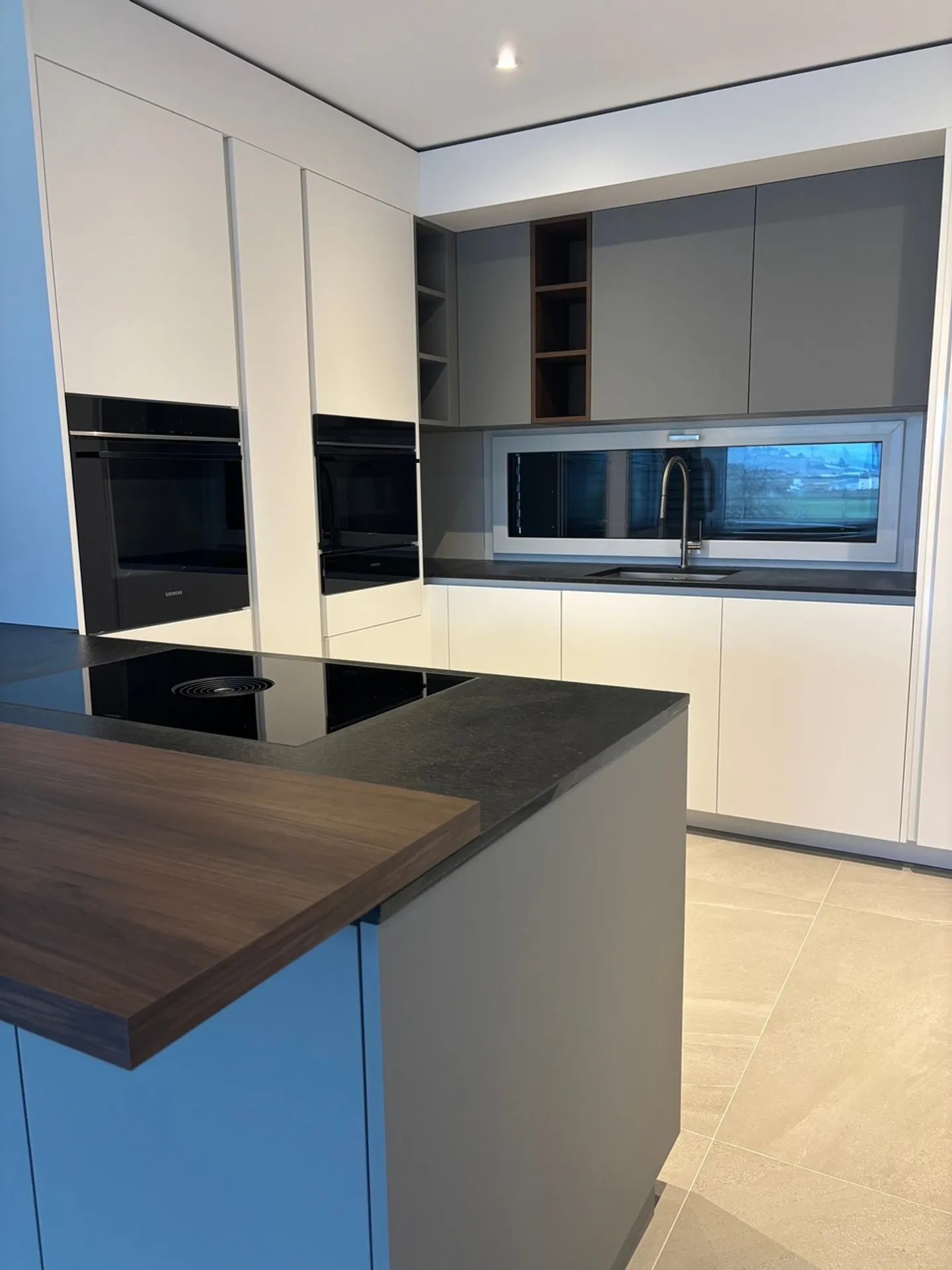 Moderne Einfamilienhaus mit 4,5 Zimmern in der Nähe von Schulen und Geschäften in Br... - Foto 2 von 10