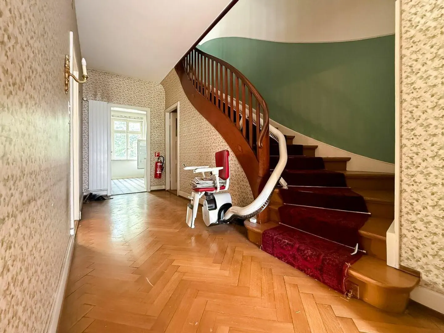 Representative Townhouse with 250m2 in Gundeli - Photo 3 of 12