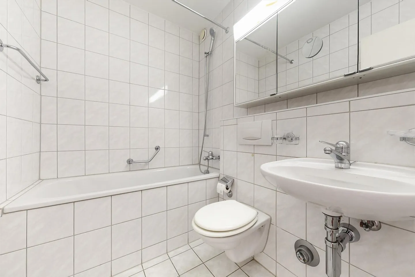 Helle Wohnung mit einem Jahr Einstellplatz gratis! - Foto 7 von 7