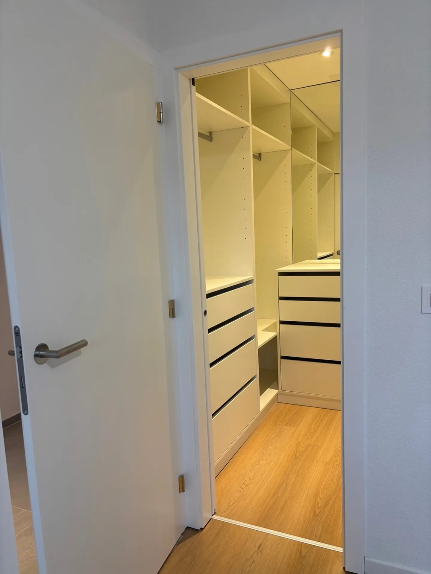 Moderne Einfamilienhaus mit 4,5 Zimmern in der Nähe von Schulen und Geschäften in Br... - Foto 9 von 10