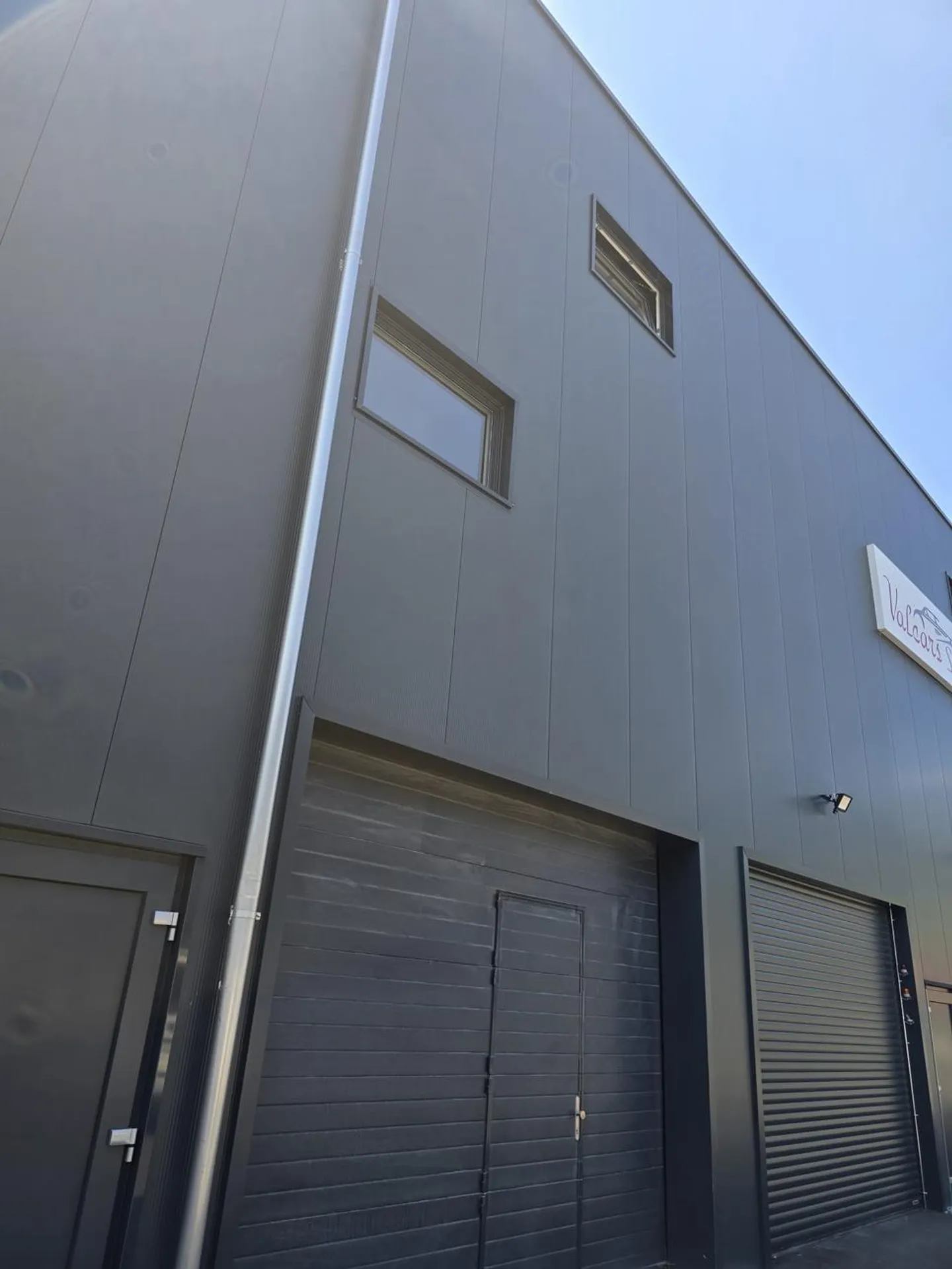 Superb new premises on two floors of 232m2 with two parking spaces included - Photo 4 of 9