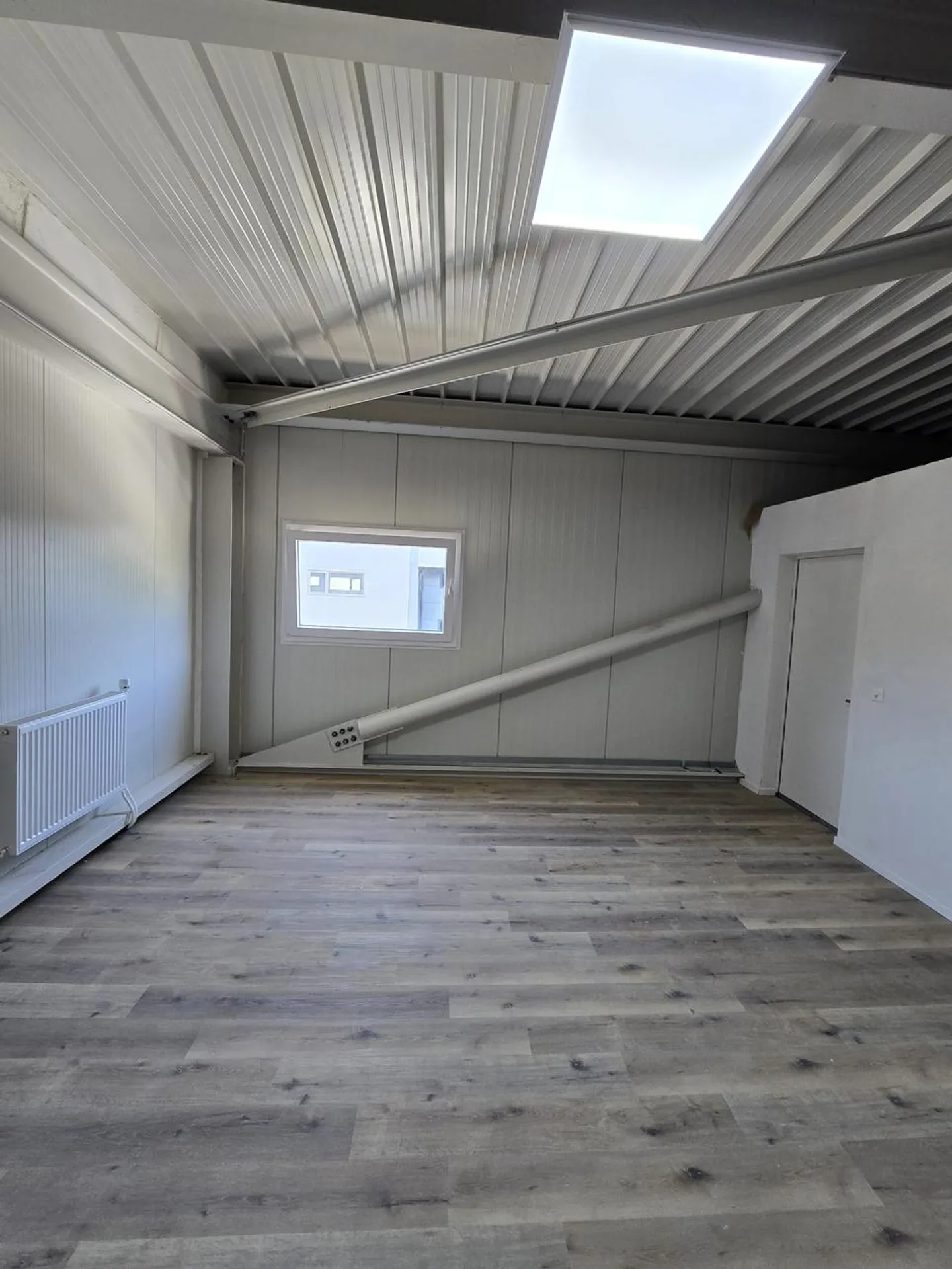 Superb new premises on two floors of 232m2 with two parking spaces included - Photo 1 of 9