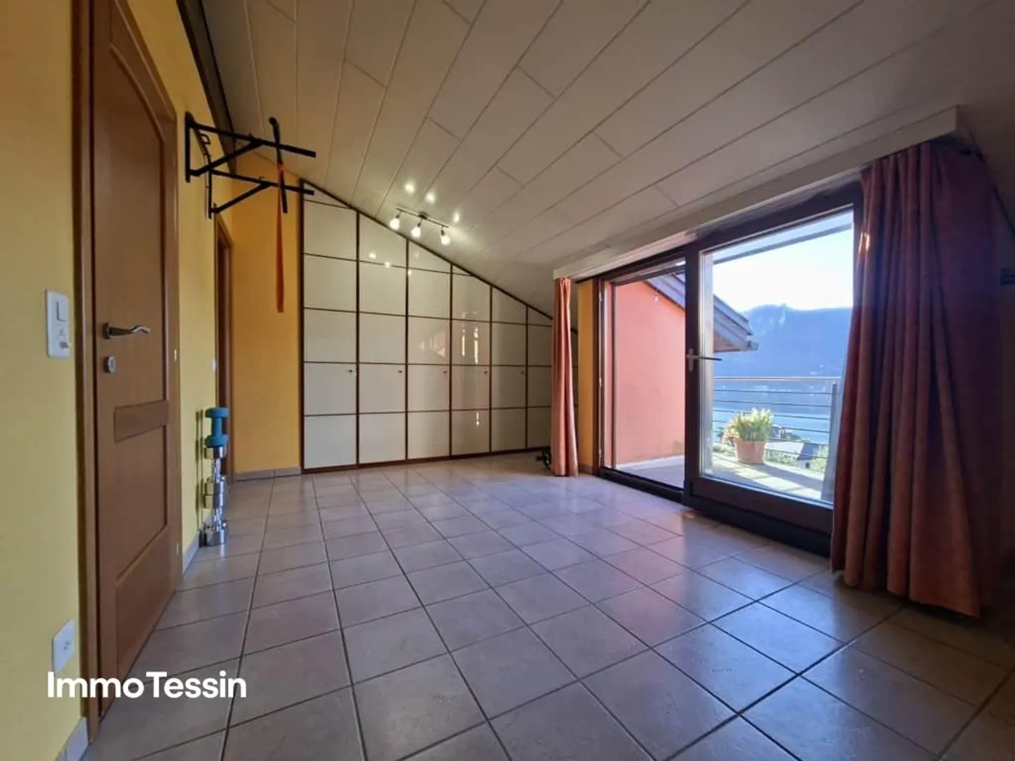 OPPORTUNITÀ: Oasi di benessere con vista fantastica sul lago d... - Foto 10 di 13