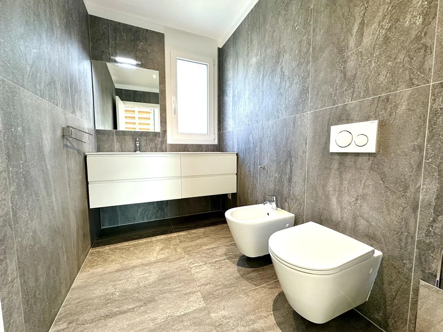 Modern Elegance and Comfort: Villa with High-Quality Finishes - Photo 10 of 13