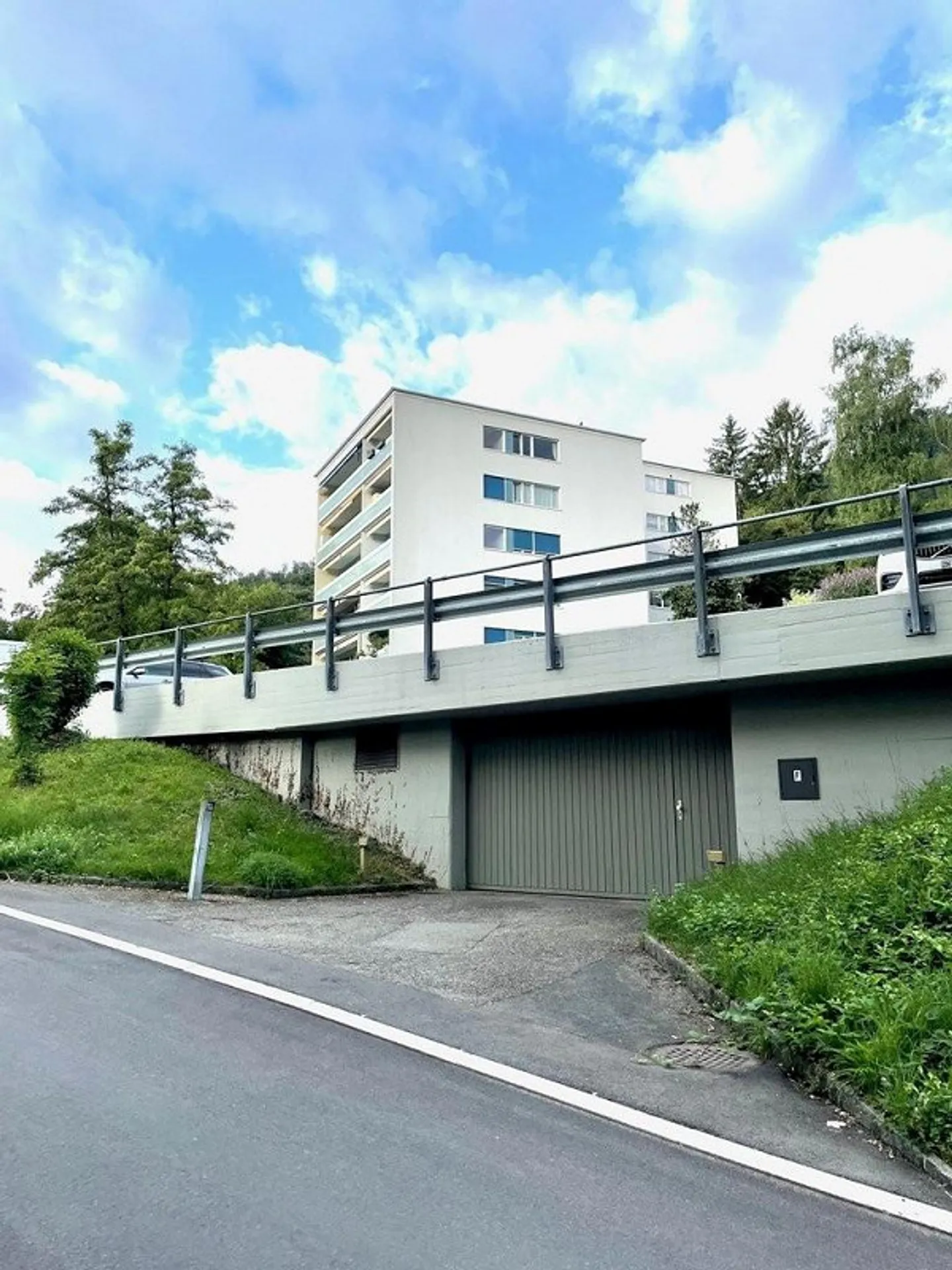 Underground parking space for rent in Adliswil - Photo 1 of 2