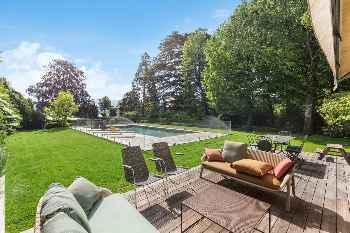 Property of Exception, two steps from the lake - Photo 1 of 13