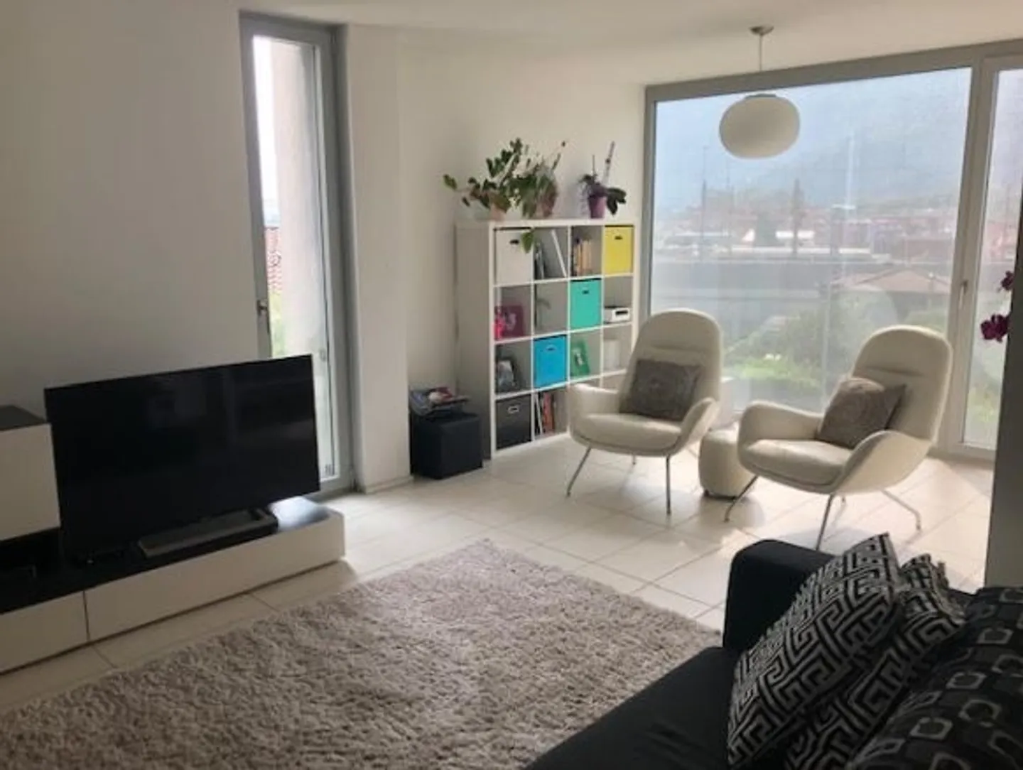 Villetta di Design con Grande Giardino e Bella Vista - Foto 4 di 12