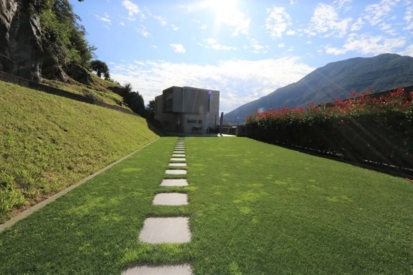 Villetta di Design con Grande Giardino e Bella Vista - Foto 6 di 12