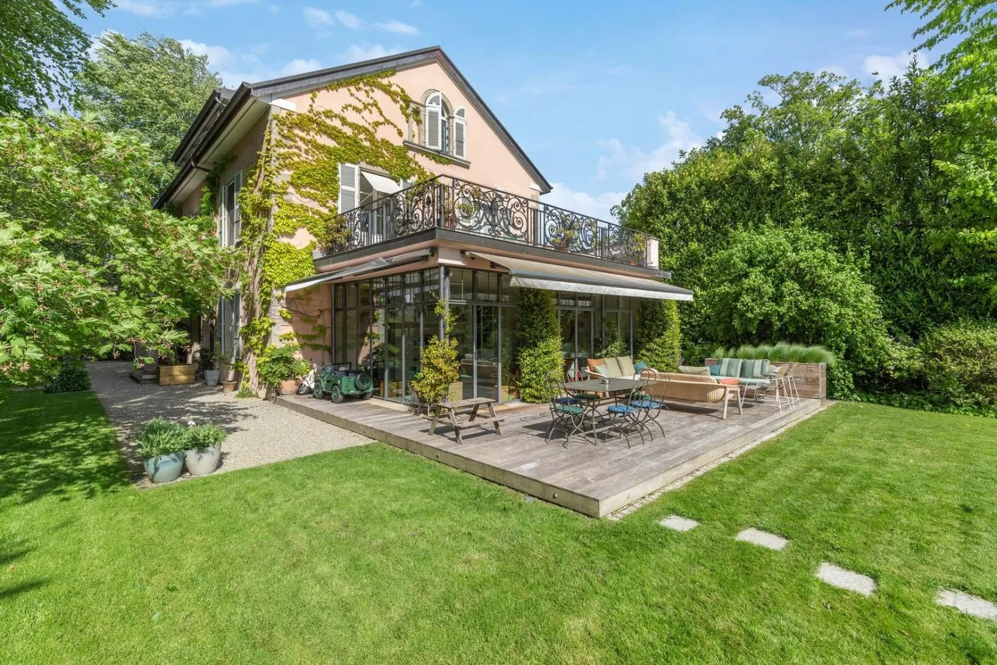 Property of Exception, two steps from the lake - Photo 4 of 13