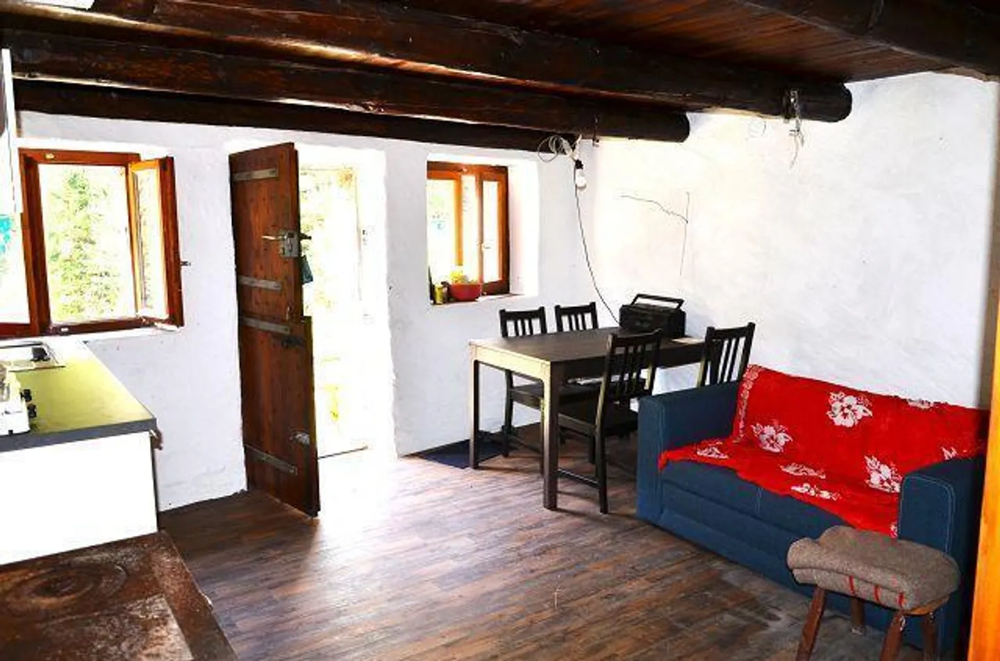 2 Rustic Houses in the Mountains with Small Garden - Photo 4 of 13