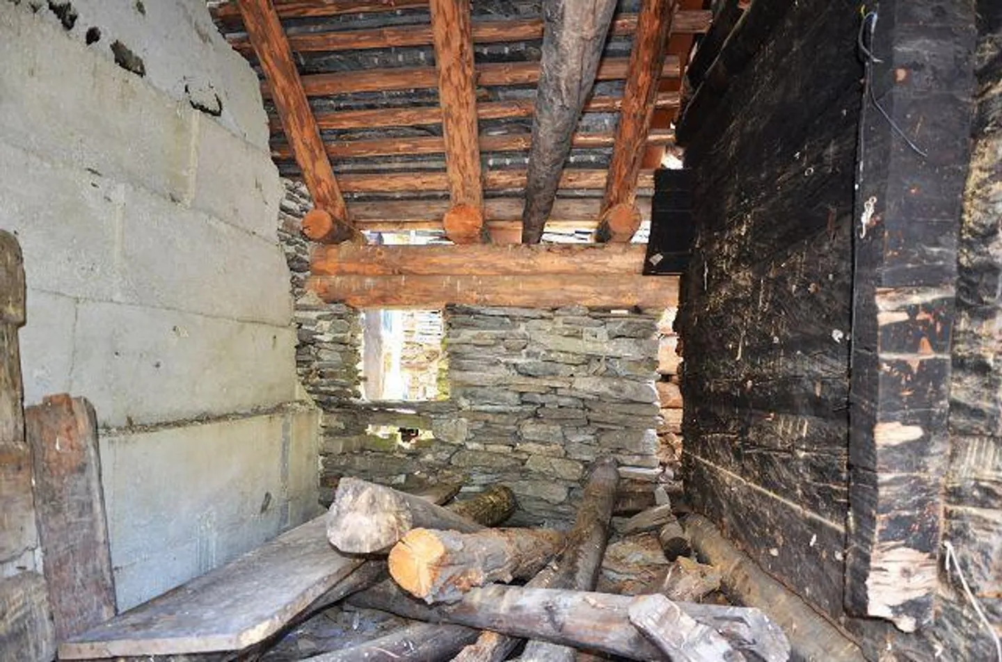 2 Rustic Houses in the Mountains with Small Garden - Photo 12 of 13