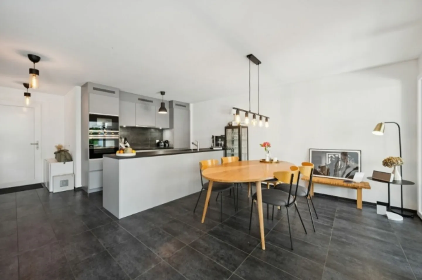 Modernes 5.5-Zimmer-Reihenmittelhaus in Seenähe - Ihr neues Zuhause in Sugiez - Foto 3 von 13